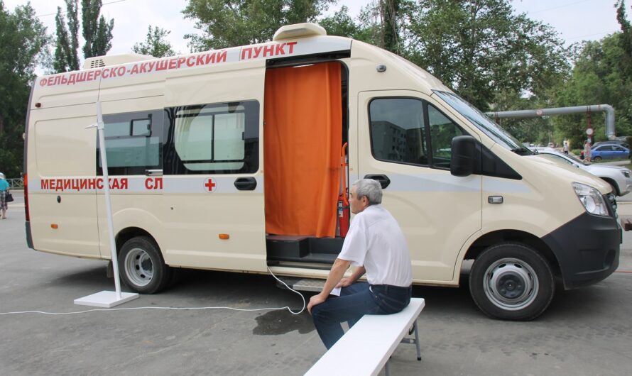 Жители города Ясного в субботний день по пути на рынок проходят диспансеризацию