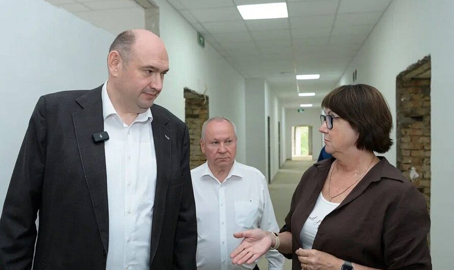 В Бузулукском и Грачевском районах Солнцев оценил ход работ на социальных объектах