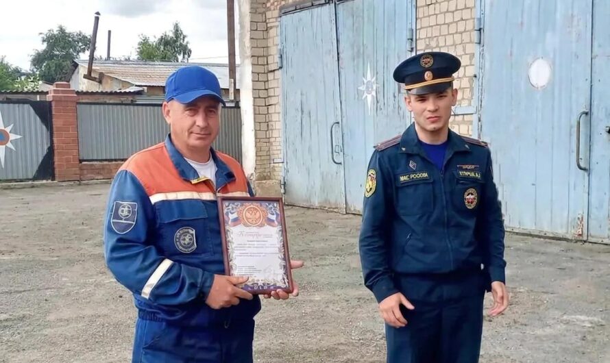 В Оренбуржье электромонтер спас человека из огня и помог уберечь поселок от пожара