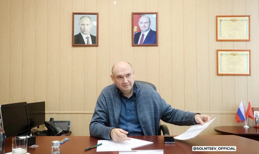 Помощь бойцу, дороги, мусор: жители Адамовки озвучили проблемы на приеме у Евгения Солнцева