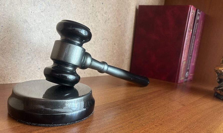В Ясном суд выселил должников из квартиры